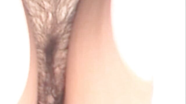 Anais joue avec un gode dans la voiture porno fille arabe vierge