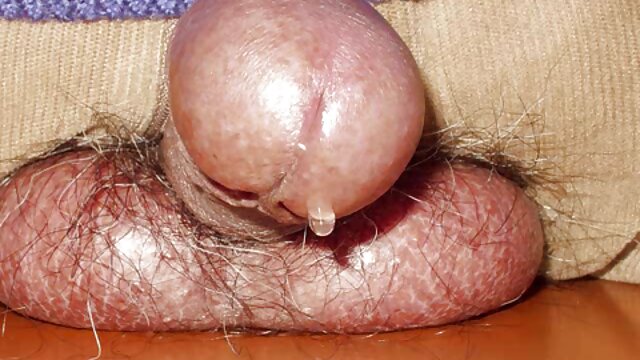 Fille prouve que ce n'est pas un garçon manqué. porn fille vierge