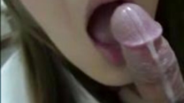 Kanako Tsuchiyo essaie une bite savoureuse film porno filles vierges entre ses lèvres lisses